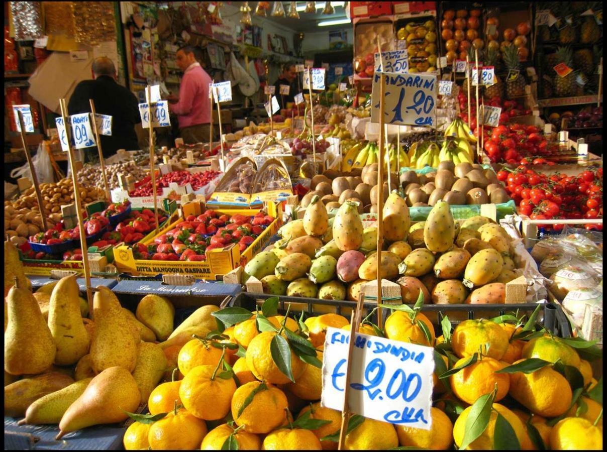 Apartment For 2 In Catania, B&B Le Voci Del Mercato מראה חיצוני תמונה